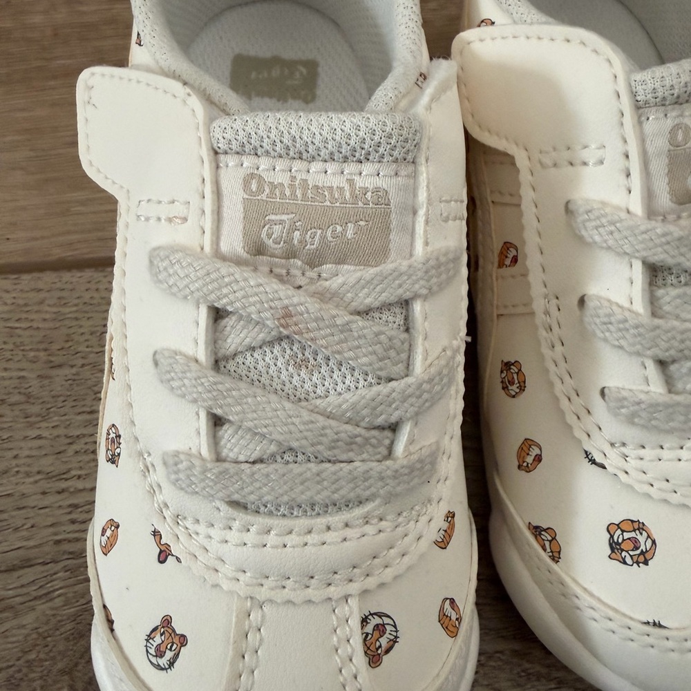 Onitsuka Tiger Mexico 66 Kids Cream Shoes Kid size 8 all over tiger design - Picture 3 of 6
